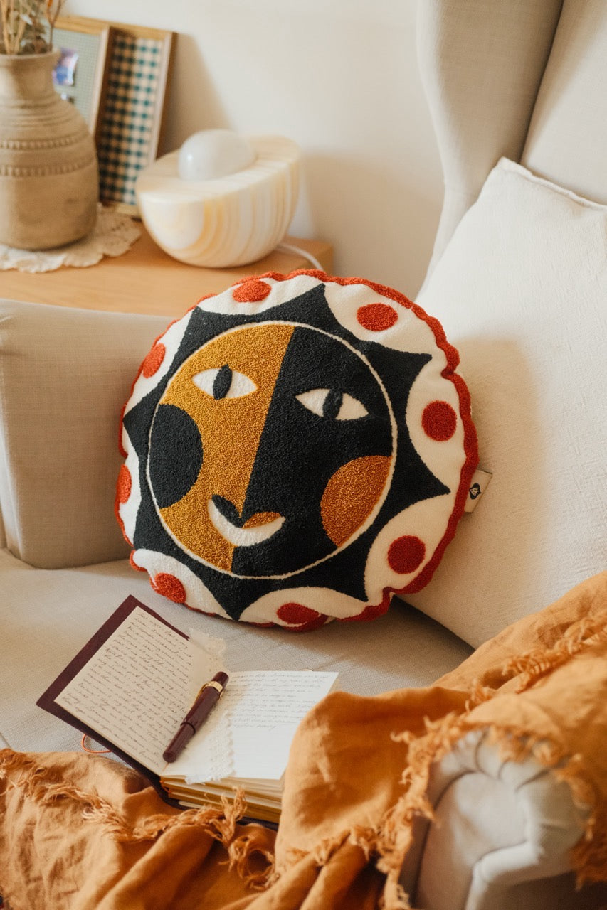 Soleil tufted round cushion
