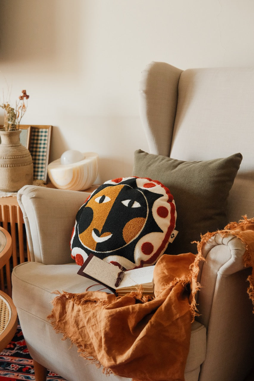 Soleil tufted round cushion